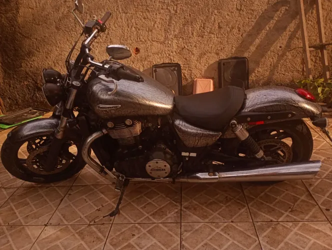 Vendo Triumph Tundherboard Prata comemorativa