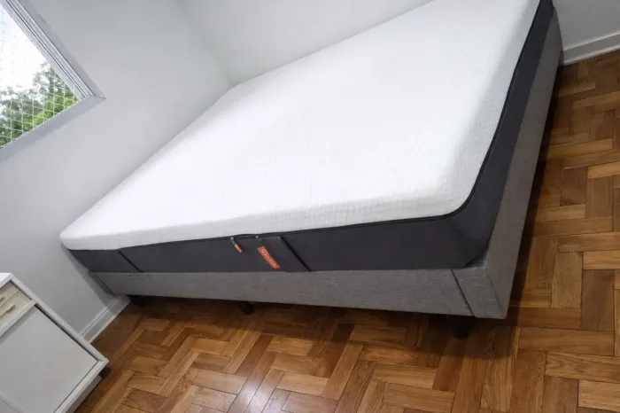 Cama e colchão EMMA QUEEN