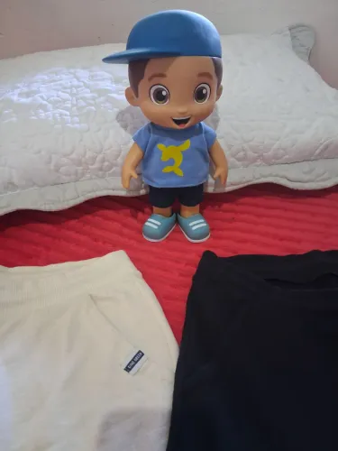 Boneco Luccas Neto e 3 shorts novos .