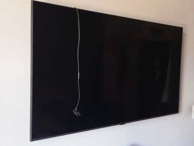 TV Samsung Crystal 55" (modelo UN55TU7000G) em ótimo estado de conservação.