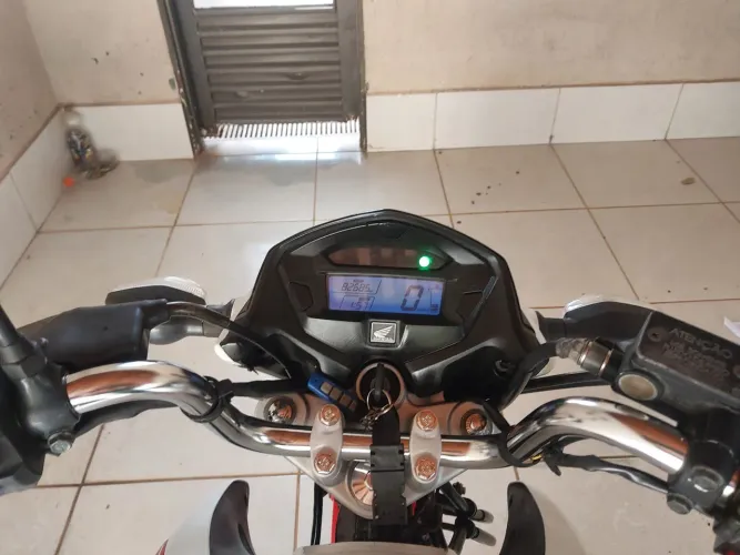 Titan 150 completa