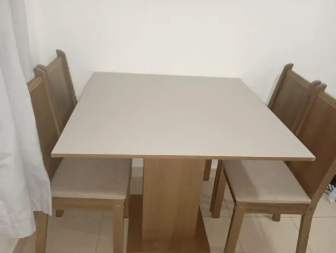 Mesa 4 cadeiras 
