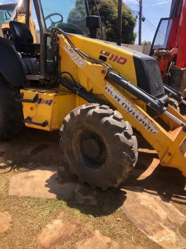 Máquina retrô escavadeira modelo lb 110ano 2010 4x4