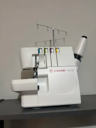 Máquina de costura overloque singer