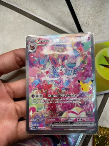 Carta Pokémon TCG - Sylveon ex (Full Art / Rara Secreta) - celebração 30 anos Pokémon