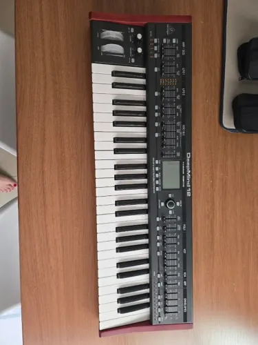 Teclado Sintetizador Behringer Deepmind12 49t - Estado Novo Preto