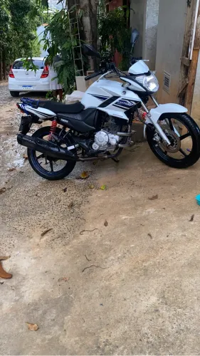Vendo fazer 2015 150, moto conservada documentos certo