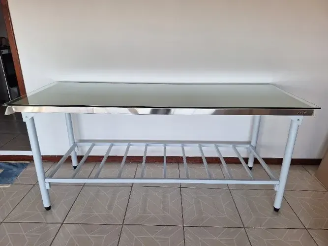 Vidro temperado incolor, 10mm, 1,98cm X 0,73cm pode ser utilizado para diversos fins