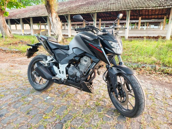 CB TWISTER 300F 2023 BEM CONSERVADA.