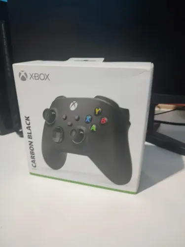 Controle Xbox Series S/X na caixa