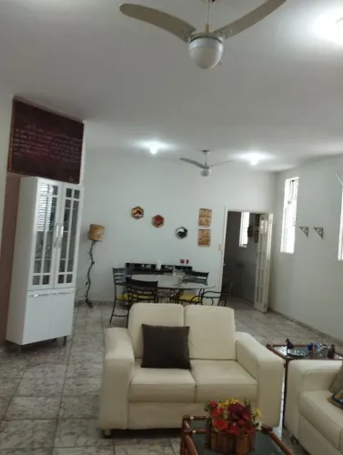 Prédio com 2 casas.Jardim Aviação.