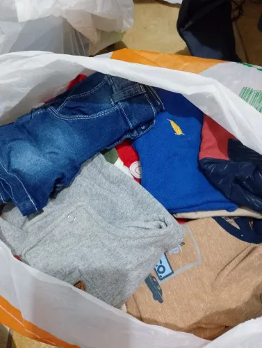 roupas bebê menino até 6/9 meses. sapatinhos ,meias ,luvas. Almofada amamentação e ninho