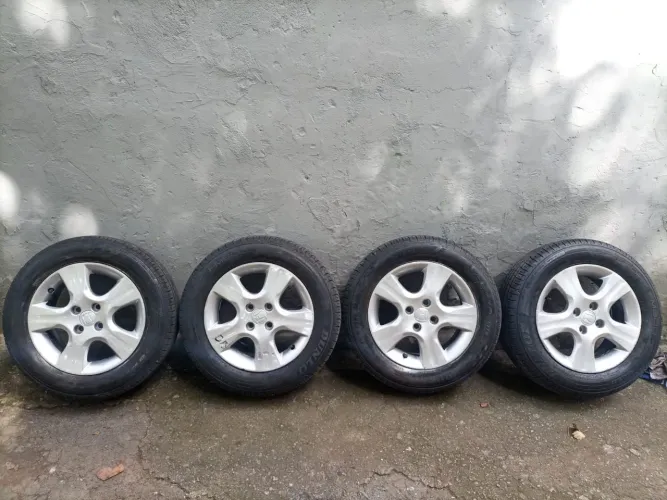 Pneus e Roda 185 /65/ 15 furacão 4x100