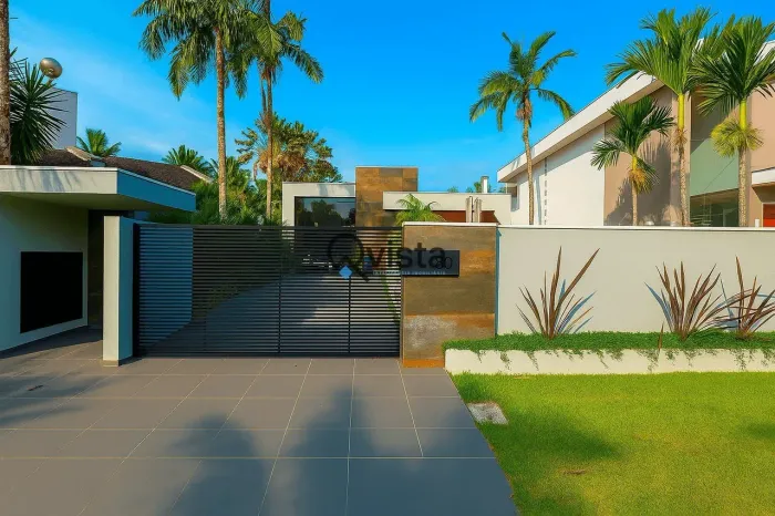 Casa á venda no Jardim Acapulco Guarujá | QVista Inteligência Imobiliária Guarujá