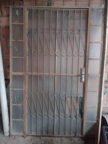 Vende-se porta 