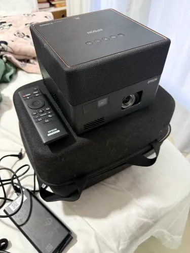 PROJETOR EPSON EF-12 LASER + SOM YAMAHA 