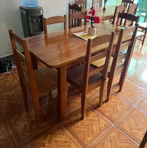 Mesa de jantar Madeira de lei 6lugares de fábrica nova. Entregamos