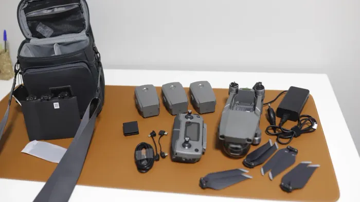 DJI Mavic 2 Pro + Fly More)