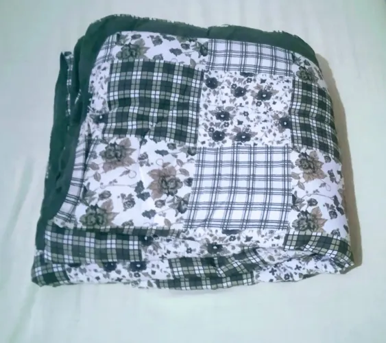 KIT COM EDREDOM CASAL DUPLA FACE BEM GRANDE E UMA MANTA BEM GRANDE CASAL PROMOÇÃO MESMO