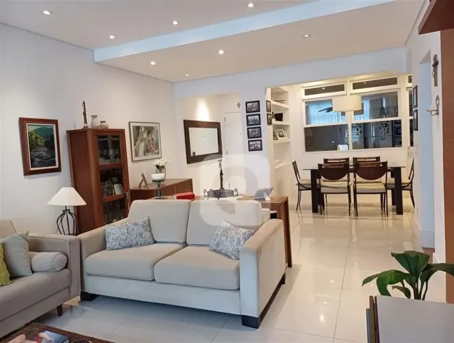 Vendo apartamento na Rua Anita Garibaldi, 150m2, 3 quartos, 1 suíte e 1 vaga.