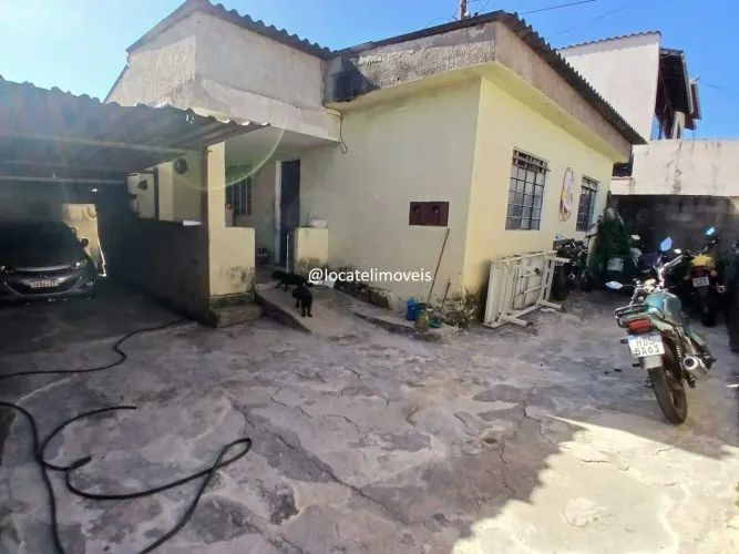 CASA Á VENDA NO BAIRRO MILIONÁRIOS;