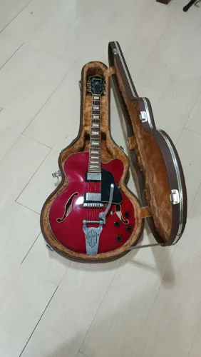 Guitarra Semi Acústica AF75T ponte Bigsby