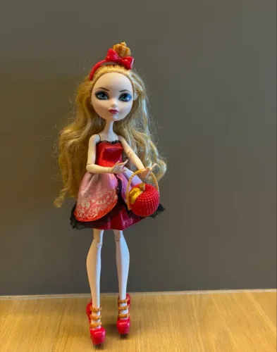 boneca ever after high apple white