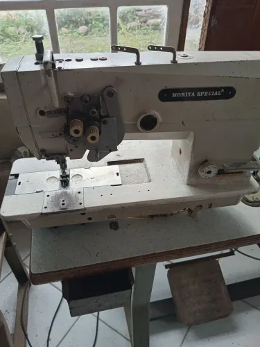 Maquina de costura duas agulhas alternada 