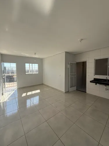 Alugo casa 2/4 com suíte