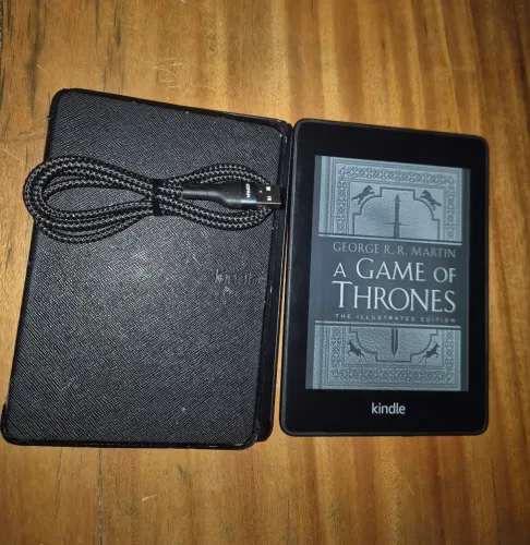 Kindle Paperwhite 10. Á prova de agua. Usado so na capinha