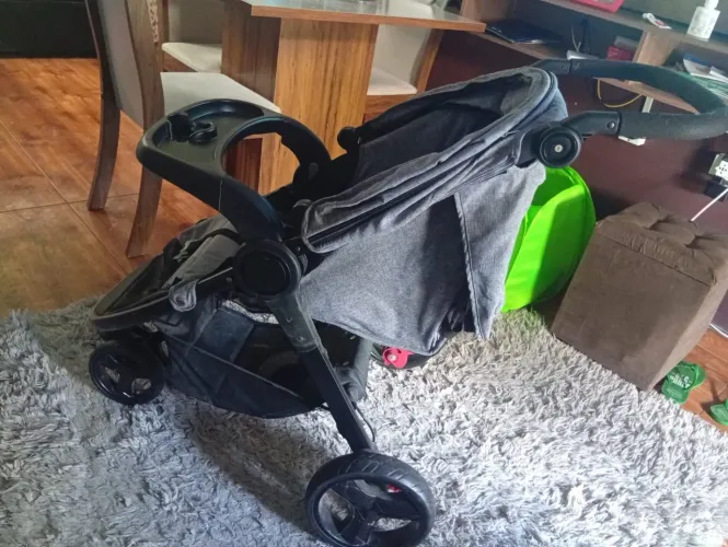 Carrinho de bebê e outros