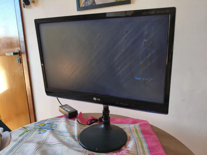 Monitor TV LG 22 polegadas (ideal para retirar peças) - R$ 150,00