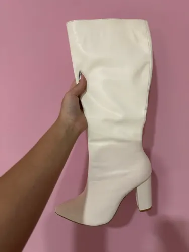 Bota branca nova