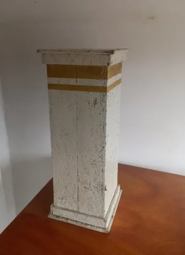 Coluna / Pedestal Decorativo de Madeira Branco Rústico - 60x23cm