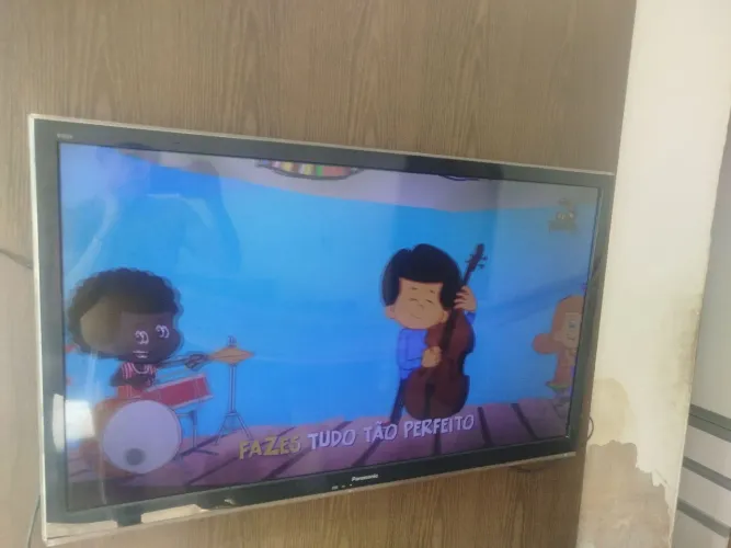 Tv Panasonic 43 polegadas em boas condições não e smar 1100 preço a negociar