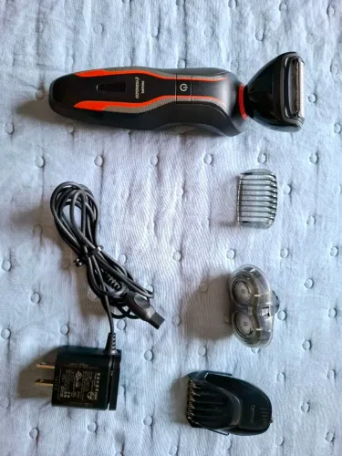 Barbeador Philips Norelco - com Kit de Acessórios completo.