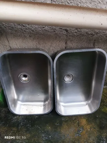 Duas Cubas inox, o tamanho 56 x 34 