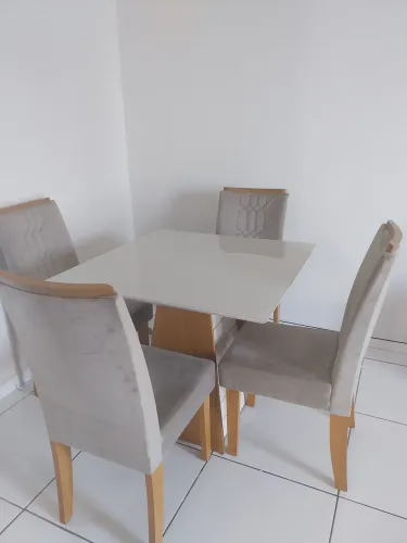 Vendo Mesa 4 cadeira, Rack com painel e armário de cozinha 2 meses de uso com nota fiscal