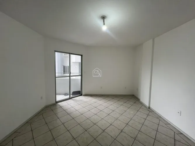 Apartamento 03 dormitórios sendo 01 suíte em Barreiros, São José