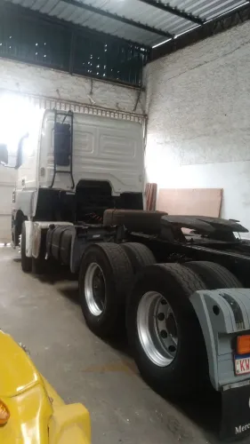 Axor 2035 truck 6 X 2
