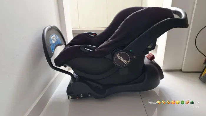 Bebê conforto infantil com base para carro - cor preta