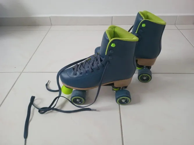 Patins retrô da marca Oxer comprado na Centauro e muito pouco usado