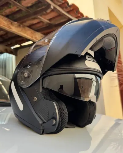 Capacete escamoteável Robocop com óculos solar número 58 givi x21