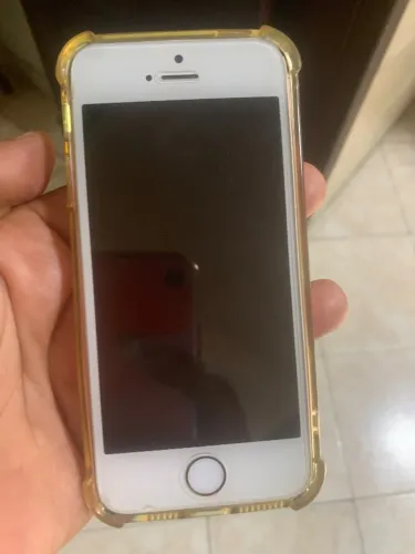 iPhone 5se caiu no chão 