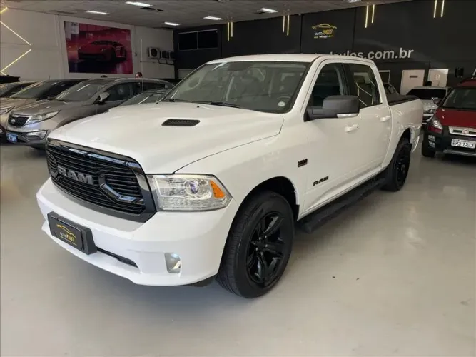 Ram Classic Laramie Night Edition 5.7 V8 16V Gasolina 4X4 Aut. 2022