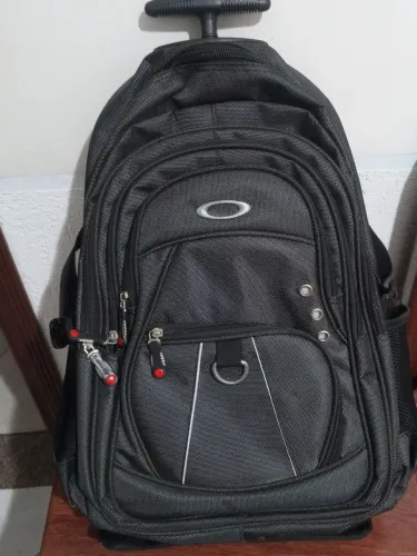 Mochila com rodinhas.