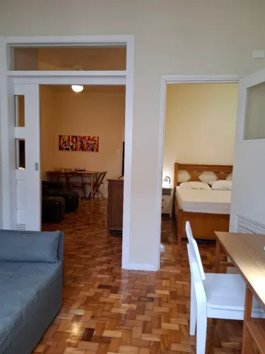 Quarto e sala pertinho da praia