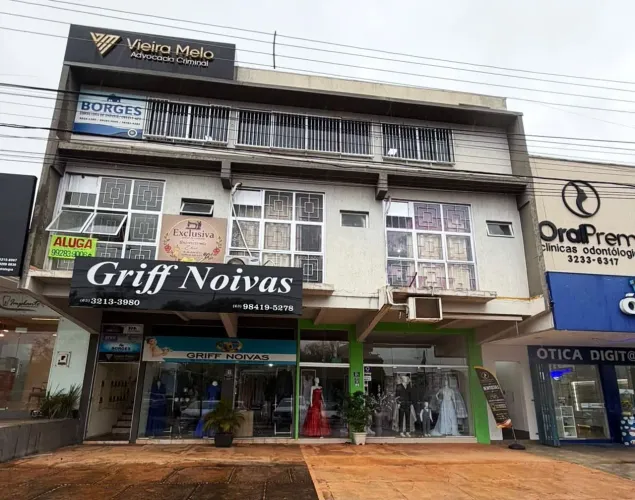 Sala comercial com cerca de 30 m², de frente para a Av. JK, na 106 Sul