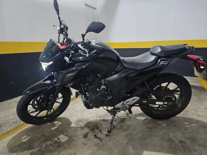Fz25 ano 23 modelo 24