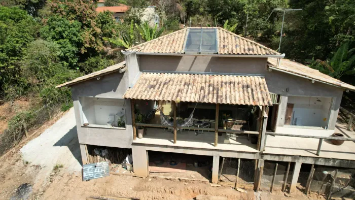 Sítio de 5.500m² à Venda no Condomínio Nosso Rancho - 3 Quartos, Suíte e Ampla Sala